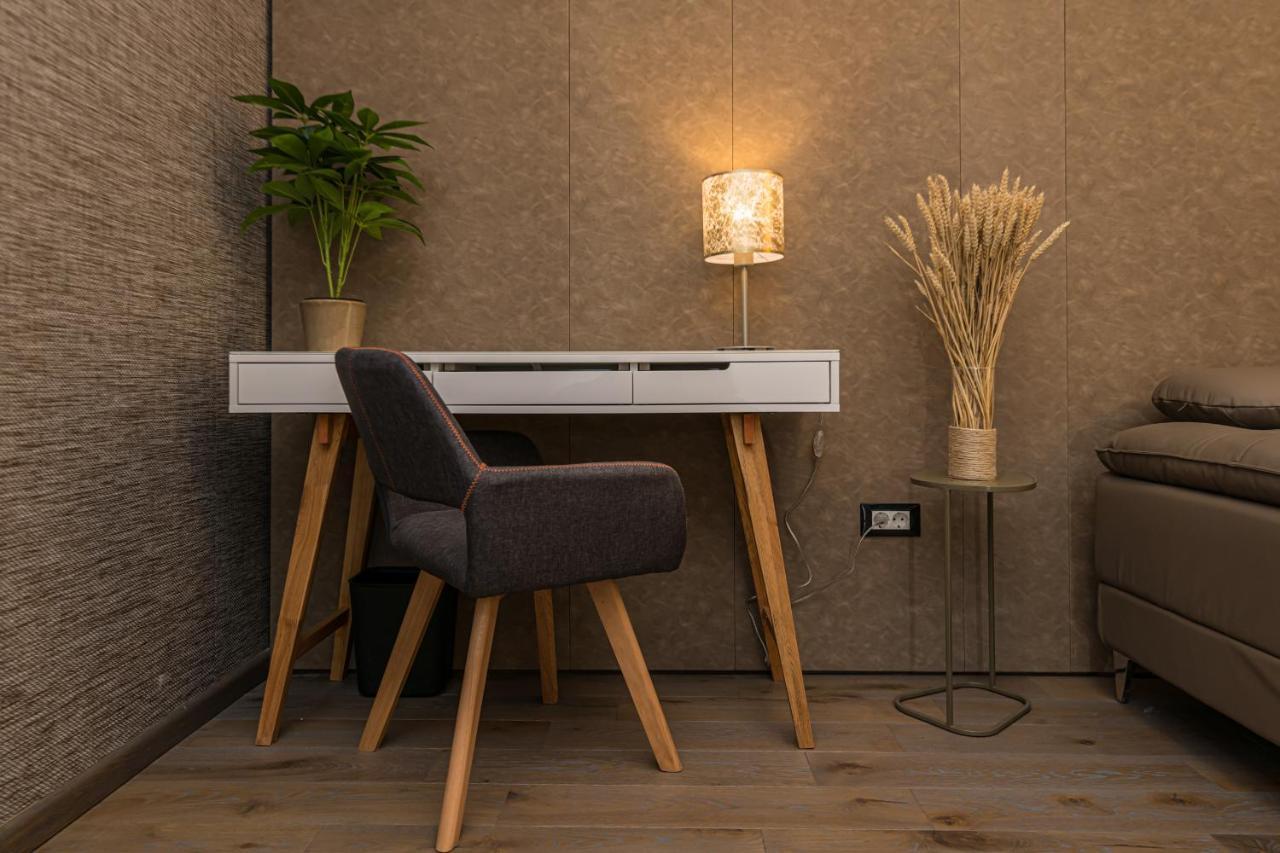 Promenada Studios Braşov Exterior foto